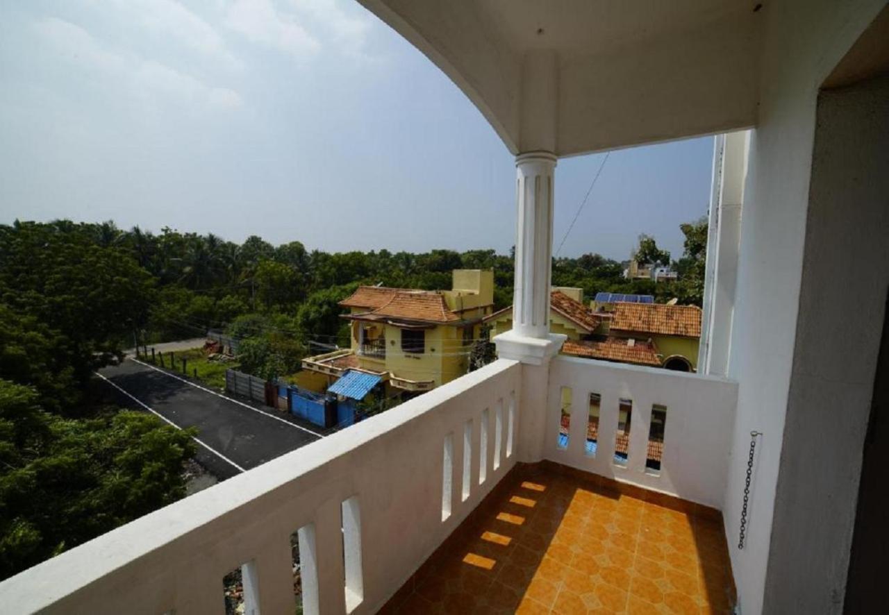 Hotel Castle Manor - Auroville Beach Пондичерри Экстерьер фото