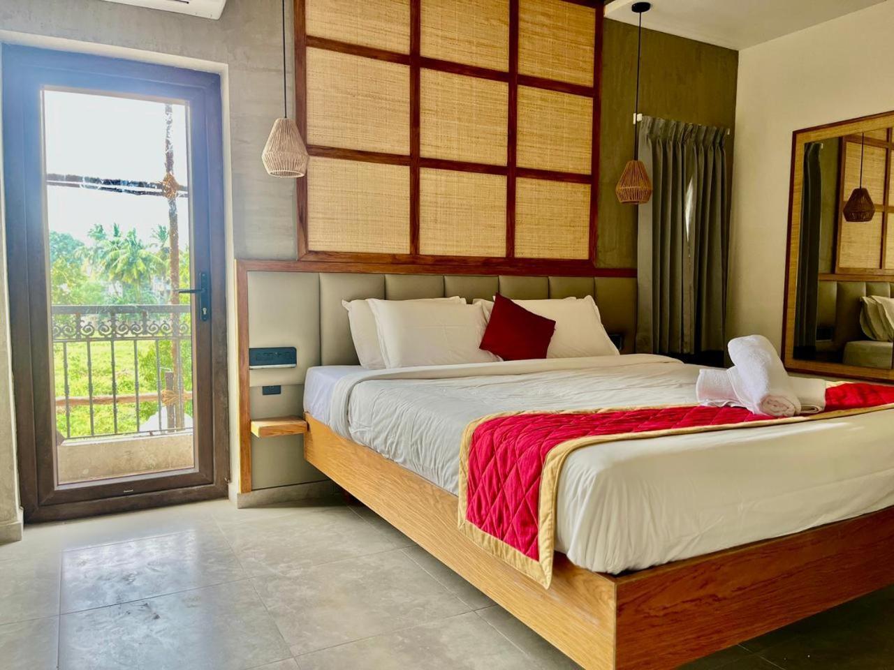 Hotel Castle Manor - Auroville Beach Пондичерри Экстерьер фото