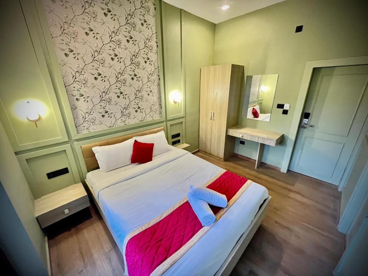 Hotel Castle Manor - Auroville Beach Пондичерри Экстерьер фото