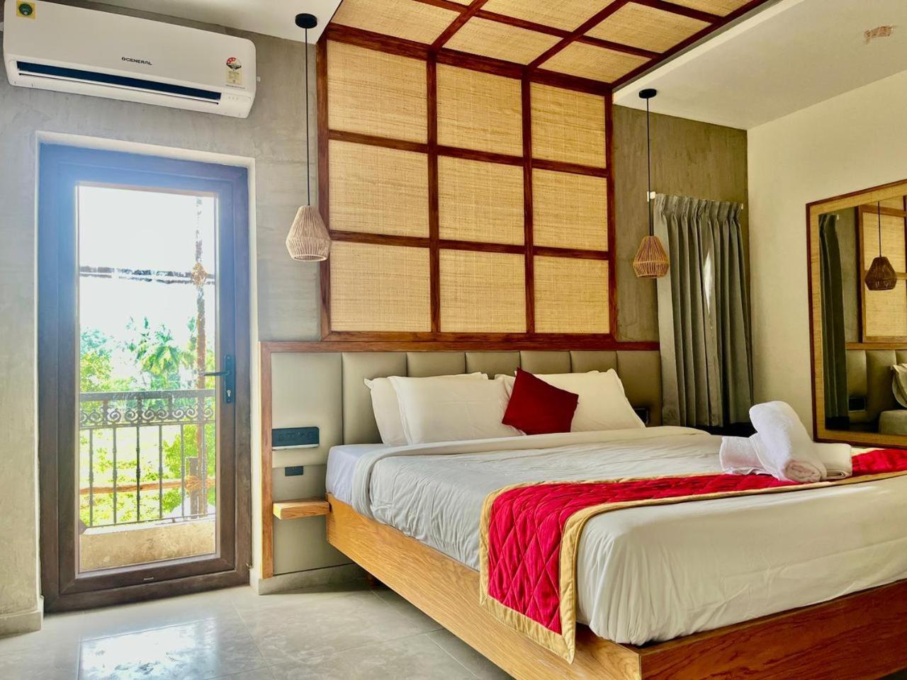 Hotel Castle Manor - Auroville Beach Пондичерри Экстерьер фото